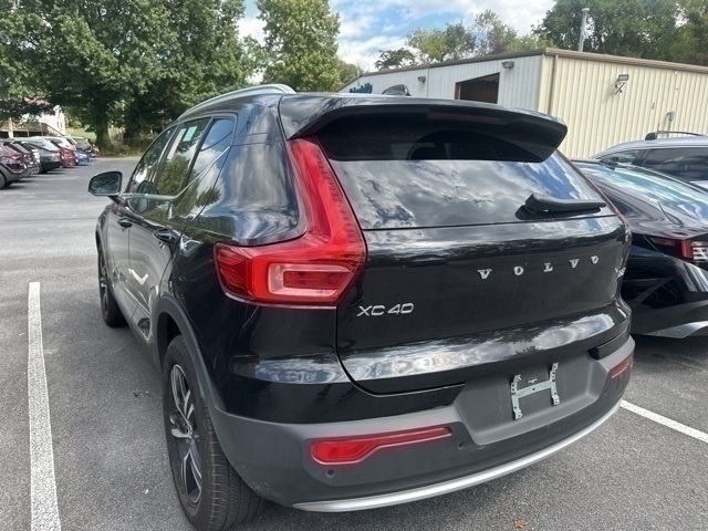 2025 Volvo XC40 B5 Core