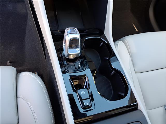 2026 Volvo XC40 B5 Ultra