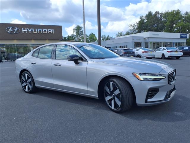 2024 Volvo S60 Recharge T8 Plus Dark Theme