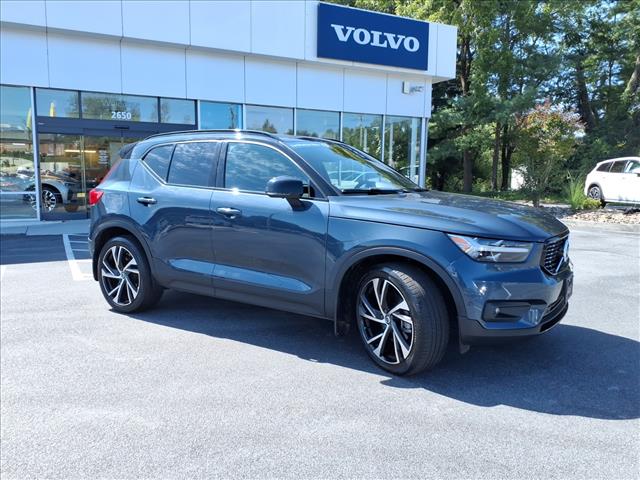 2022 Volvo XC40 R-Design