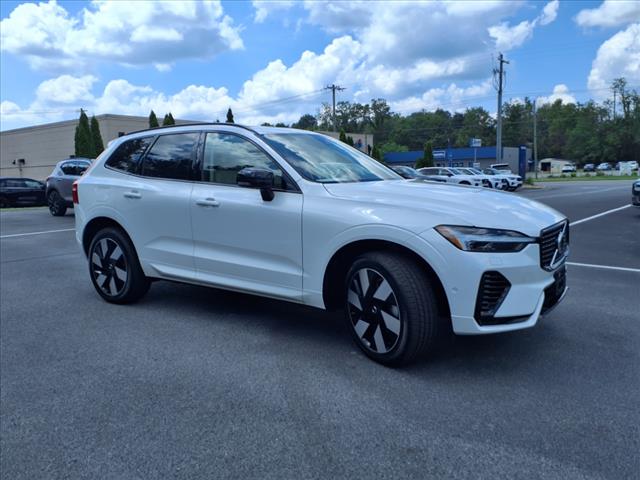 2025 Volvo XC60 T8 Plus