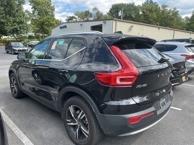 2025 Volvo XC40 B5 Core