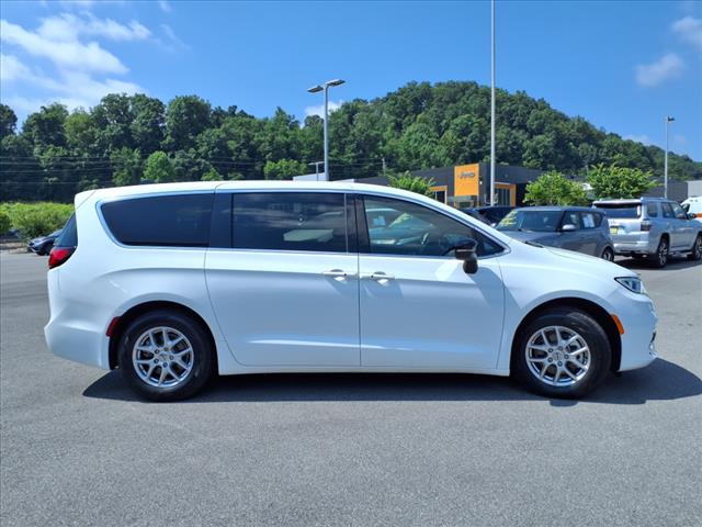 2024 Chrysler Pacifica Touring