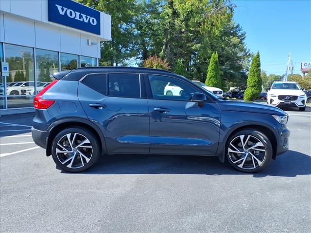 2022 Volvo XC40 R-Design