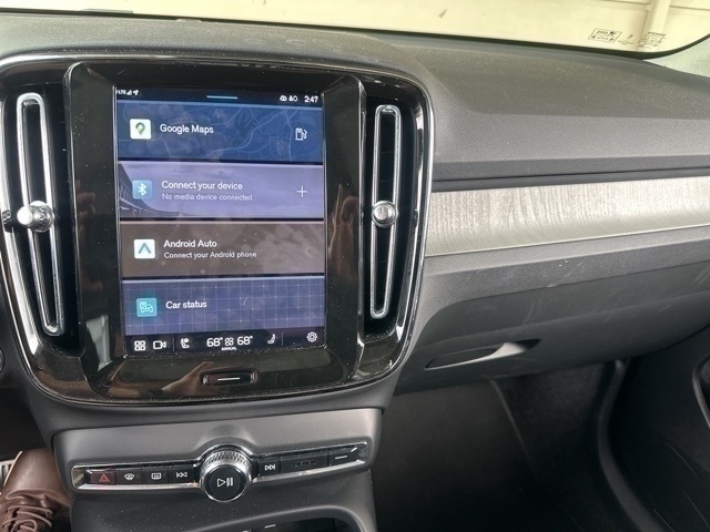 2025 Volvo XC40 B5 Core