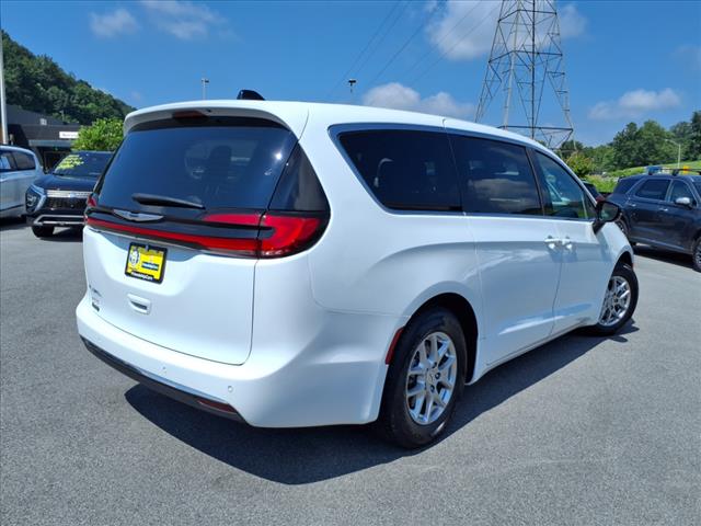 2024 Chrysler Pacifica Touring