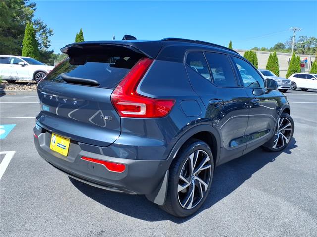 2022 Volvo XC40 R-Design