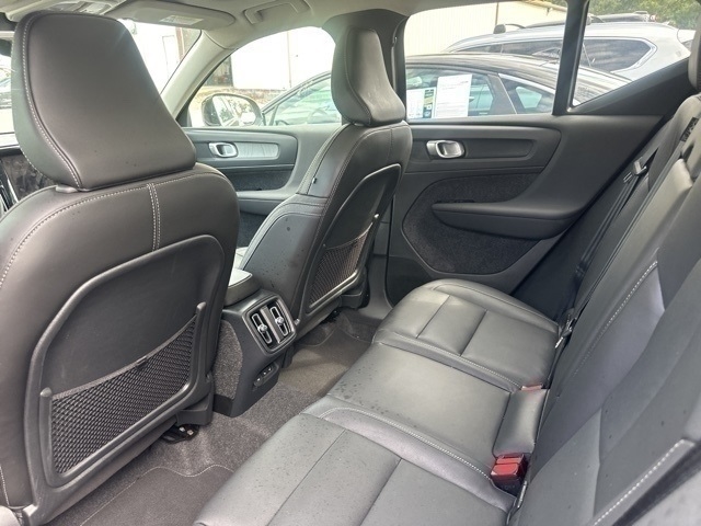2025 Volvo XC40 B5 Core