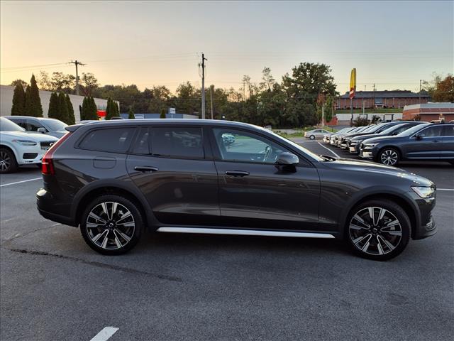 2024 Volvo V60 Cross Country Ultimate