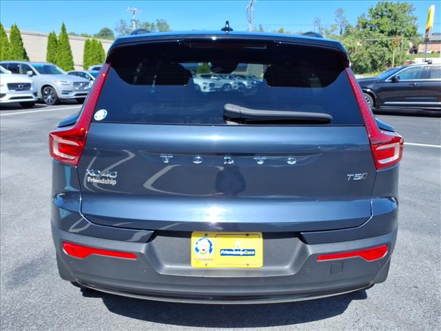 2022 Volvo XC40 R-Design