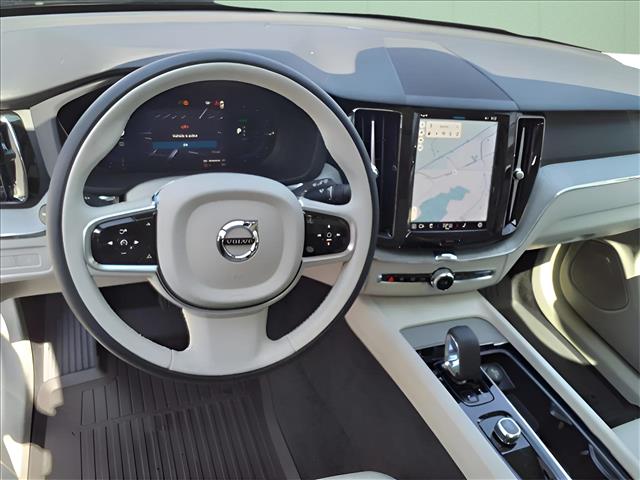 2025 Volvo XC60 T8 Plus