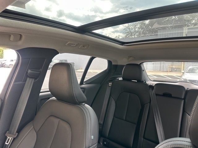 2025 Volvo XC40 B5 Core