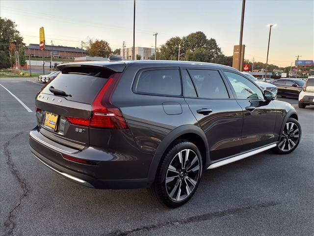 2024 Volvo V60 Cross Country Ultimate