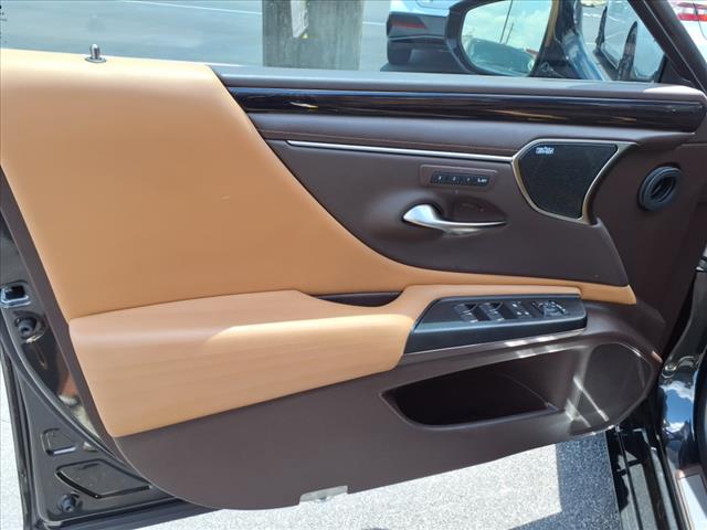 2021 Lexus ES 300h 300h