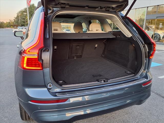 2022 Volvo XC60 B5 Momentum