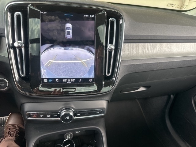 2025 Volvo XC40 B5 Core