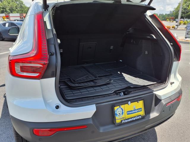 2025 Volvo XC40 B5 Ultra Dark Theme
