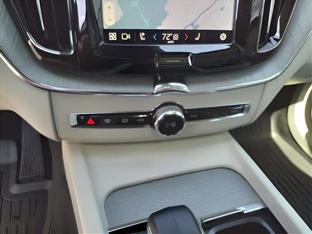 2025 Volvo XC60 T8 Plus