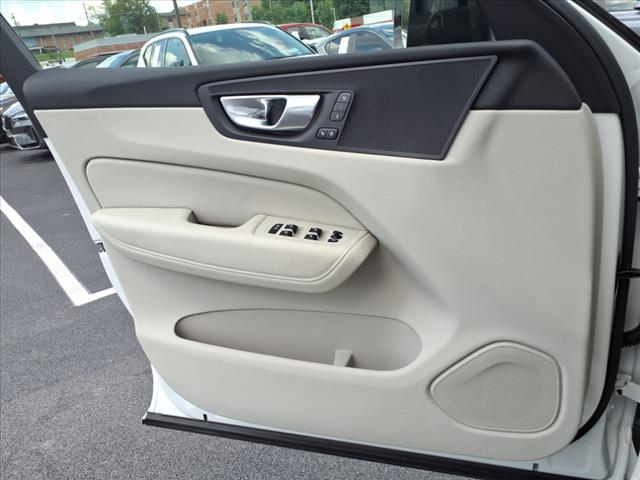 2025 Volvo XC60 T8 Plus
