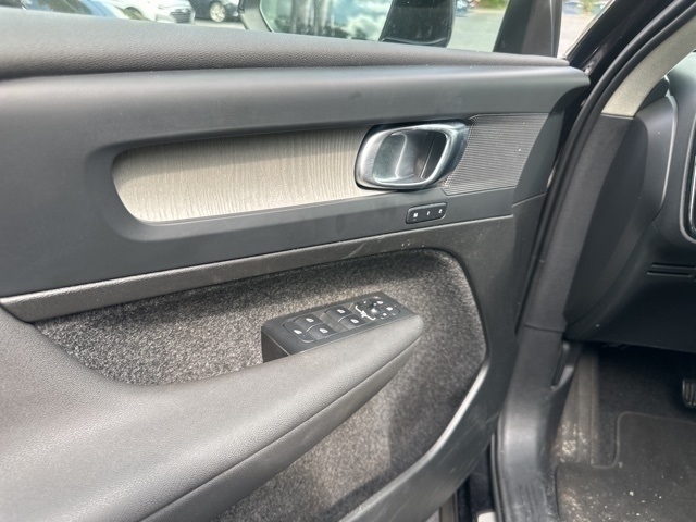 2025 Volvo XC40 B5 Core