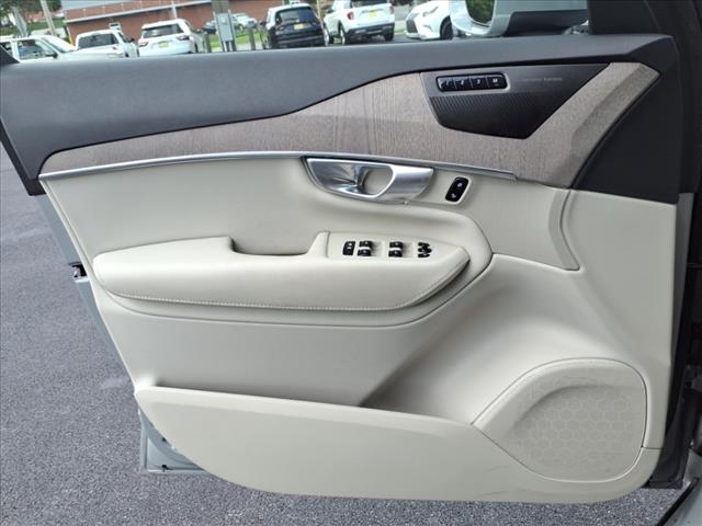 2024 Volvo XC90 B6 Plus Bright Theme