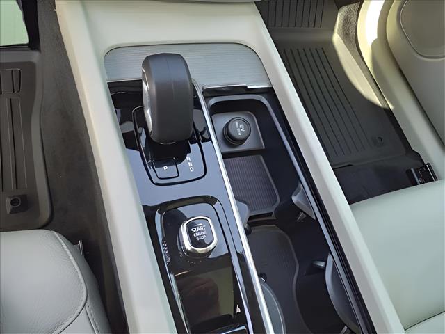 2025 Volvo XC60 T8 Plus