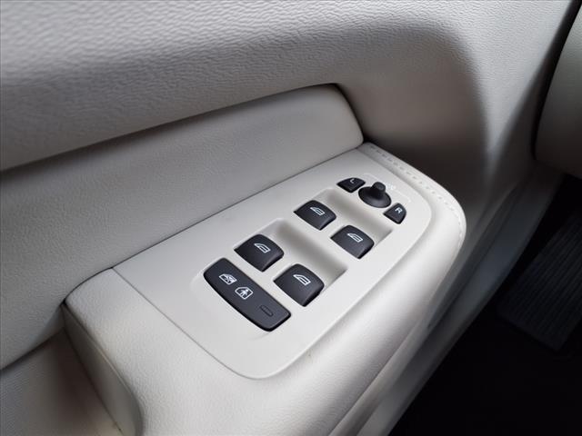 2025 Volvo XC60 T8 Plus