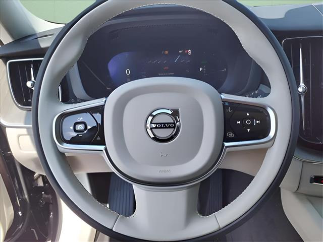 2025 Volvo XC60 T8 Plus