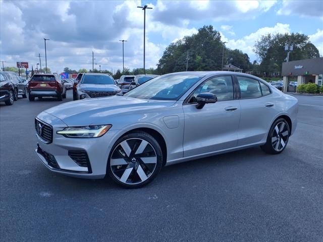 2024 Volvo S60 Recharge T8 Plus Dark Theme