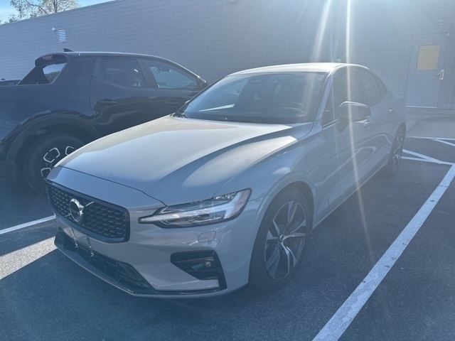 2025 Volvo S60 B5 Core