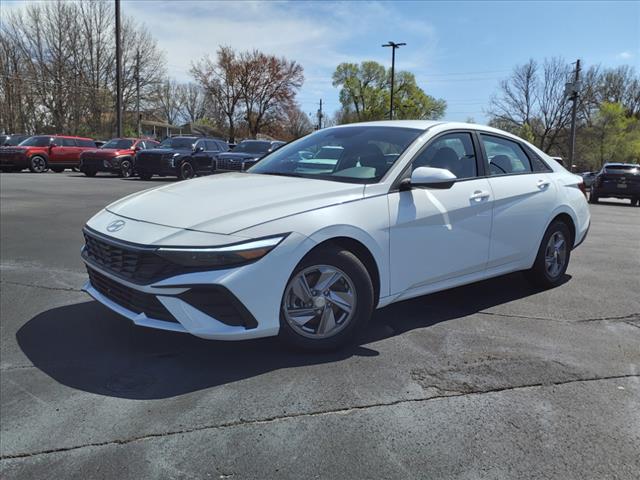 2025 Hyundai ELANTRA SE