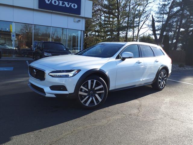 2025 Volvo V90 Cross Country B6