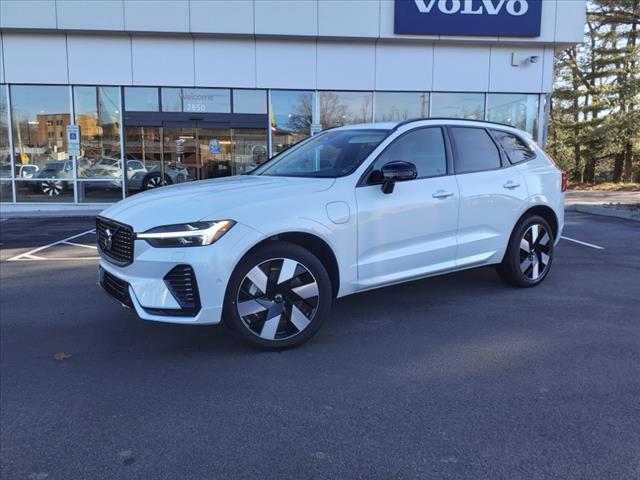 2025 Volvo XC60 T8 Plus