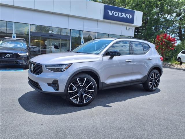 2026 Volvo XC40 B4 Plus Bright Theme
