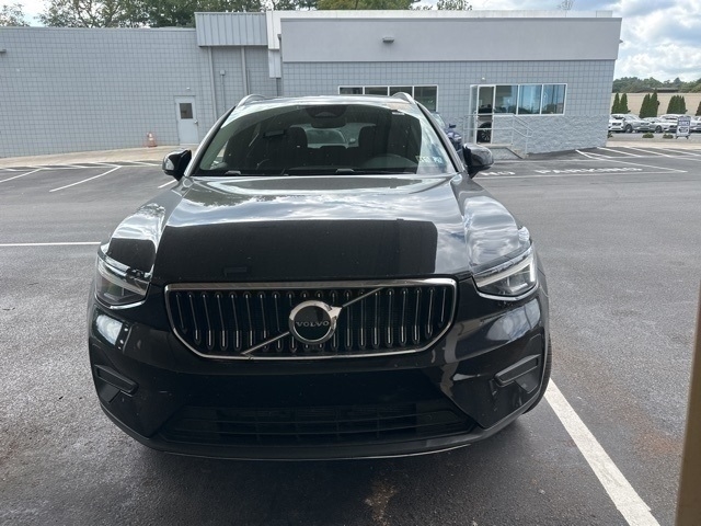 2025 Volvo XC40 B5 Core