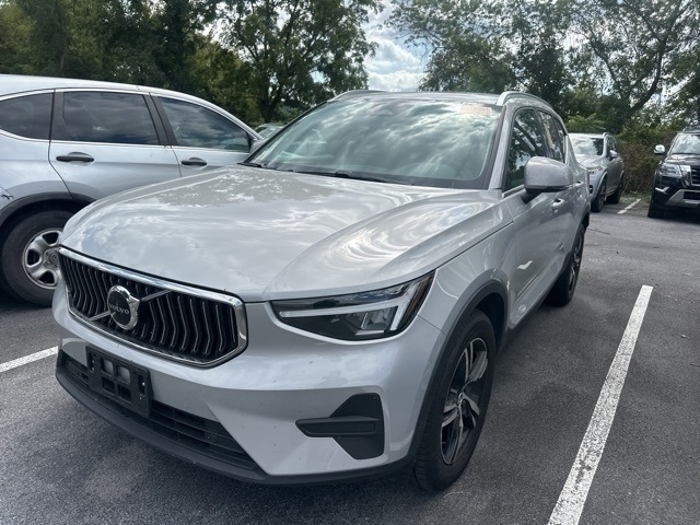 2025 Volvo XC40 B5 Core