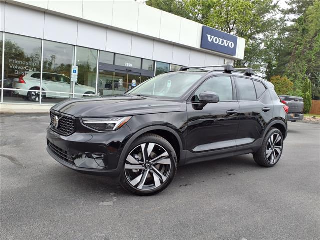 2025 Volvo XC40 B5 Ultra Dark Theme