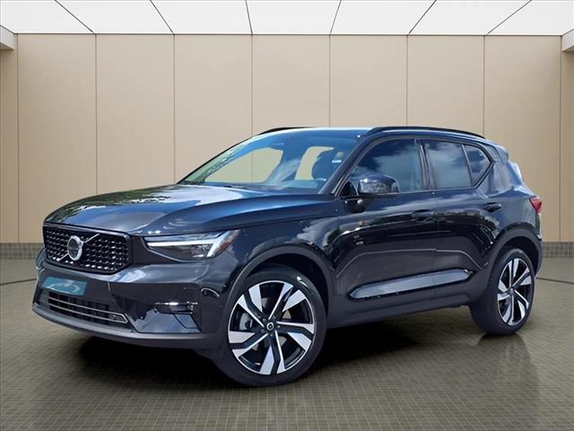 2026 Volvo XC40 B5 Ultra Dark Theme