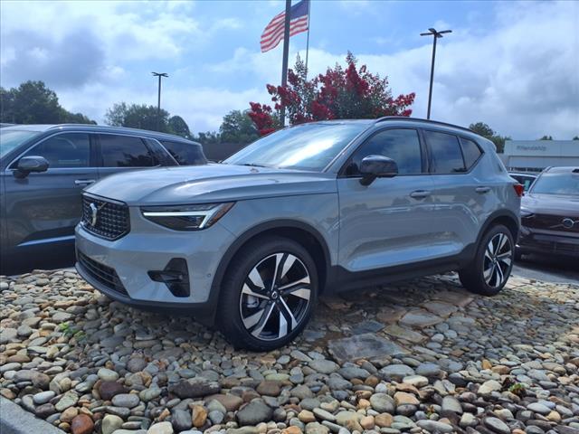 2026 Volvo XC40 B5 Ultra Dark Theme