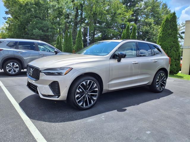 2026 Volvo XC60 B5 Ultra Dark Theme