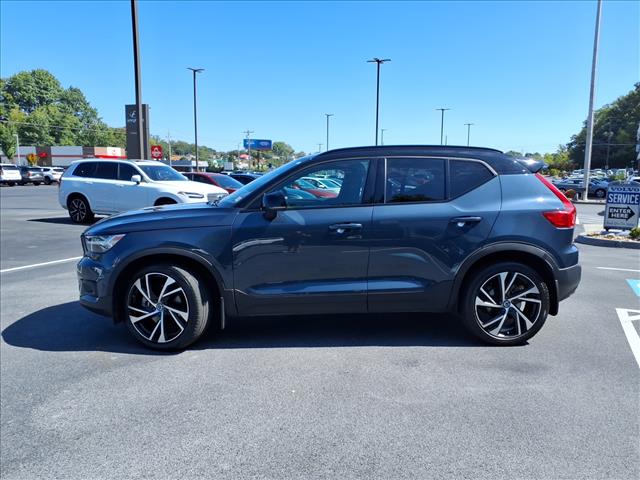 2022 Volvo XC40 R-Design