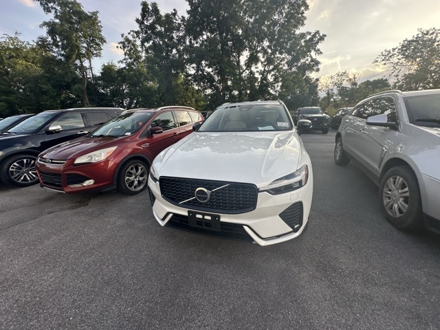 2025 Volvo XC60 T8 Plus