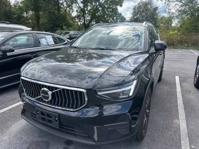 2025 Volvo XC40 B5 Core