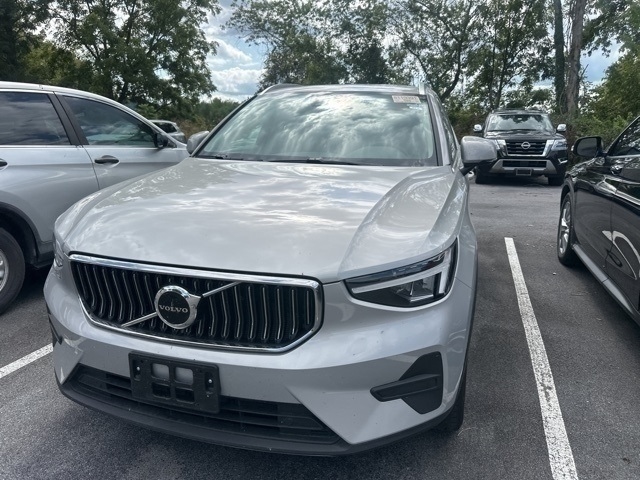 2025 Volvo XC40 B5 Core