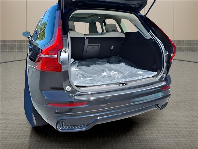 2025 Volvo XC60 T8 Plus