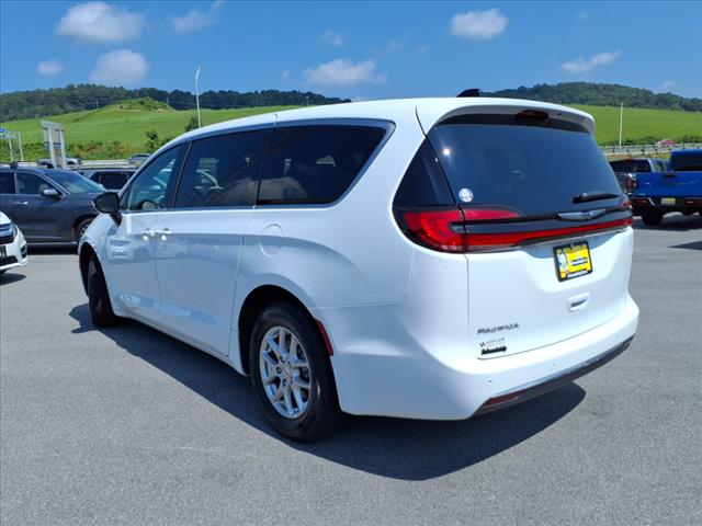 2024 Chrysler Pacifica Touring