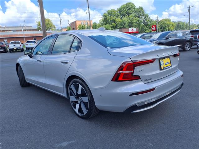 2024 Volvo S60 Recharge T8 Plus Dark Theme