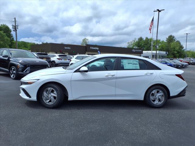 2025 Hyundai ELANTRA SE