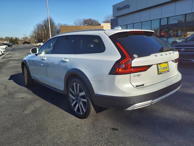 2025 Volvo V90 Cross Country B6