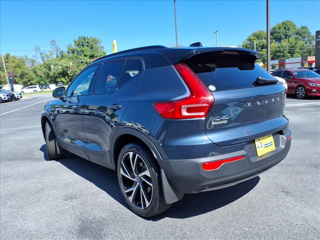 2022 Volvo XC40 R-Design